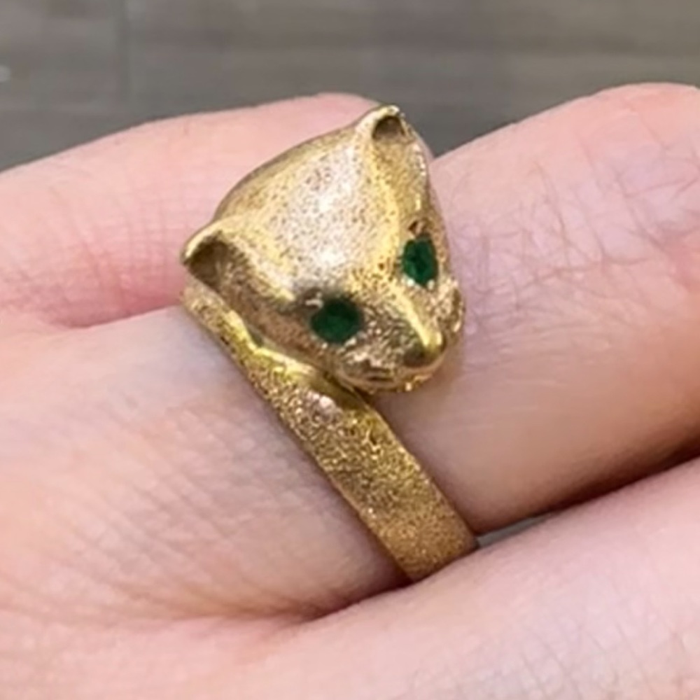 ❌SOLD❌ Cartier like solid gold panther ring with emerald eyes